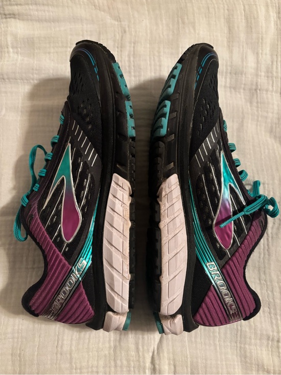 Shoes - Brooks Women’s Shoes Size 9